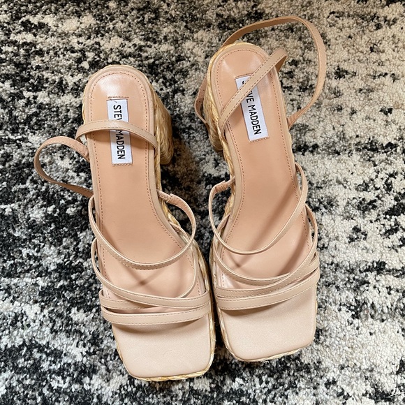 NWT Steve Madden platform sandals - Picture 2 of 3